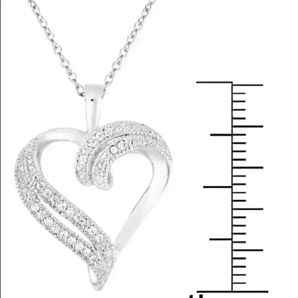 Macy’s new Cubic Zirconia Heart in fine silver - Picture 7 of 8